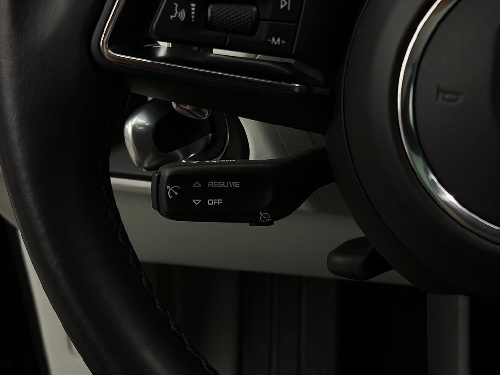 2023 Porsche Macan AWD in Laval, Quebec - 15 - w1024h768px