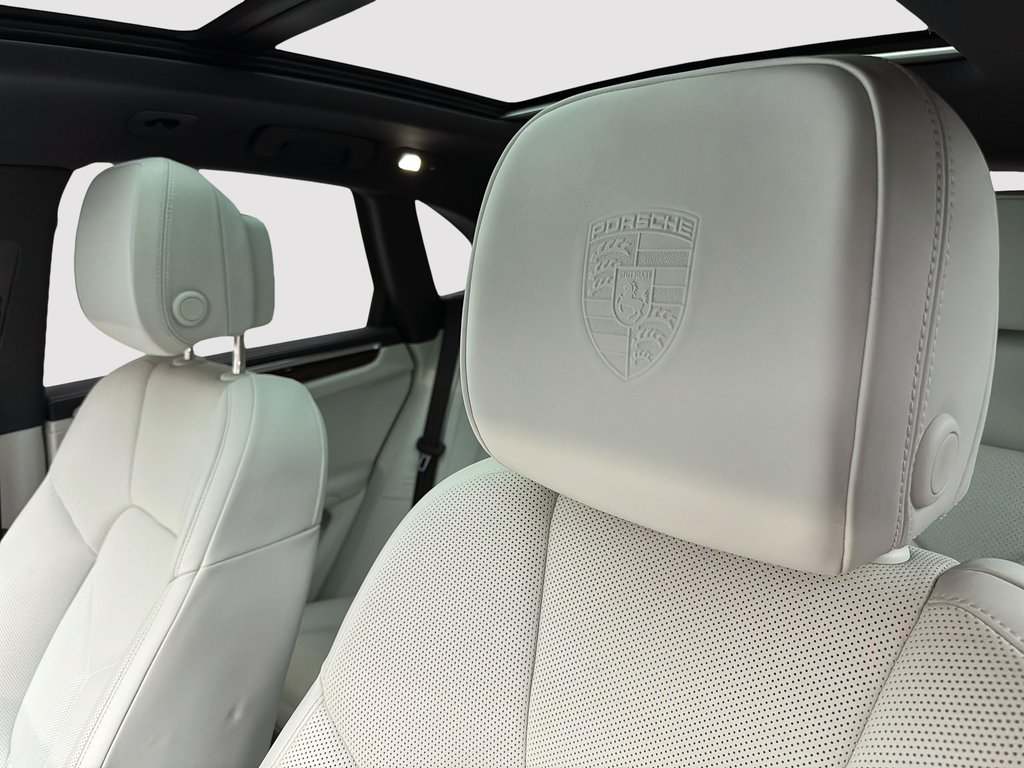 2023 Porsche Macan AWD in Laval, Quebec - 25 - w1024h768px