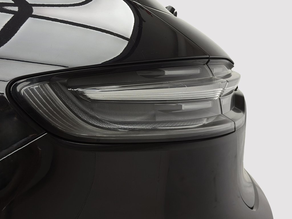 2023 Porsche Macan in Laval, Quebec - 9 - w1024h768px