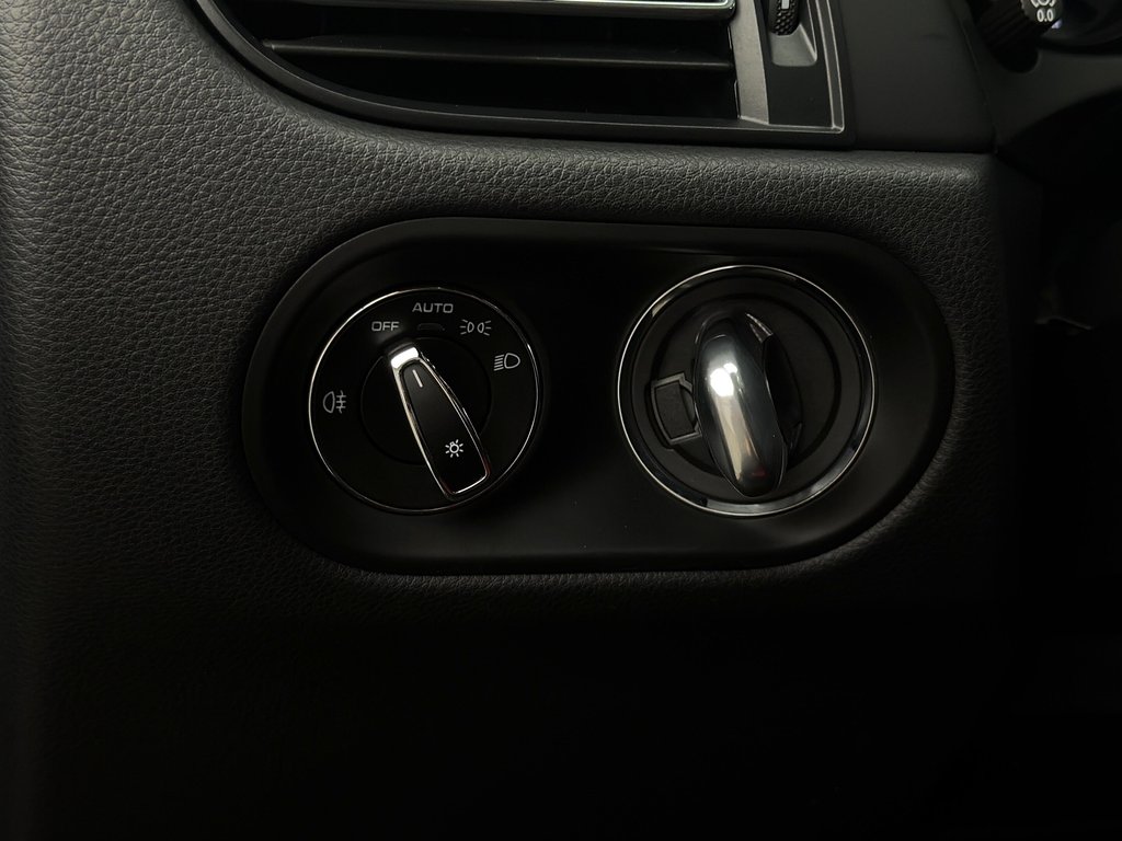 2023 Porsche Macan in Laval, Quebec - 14 - w1024h768px