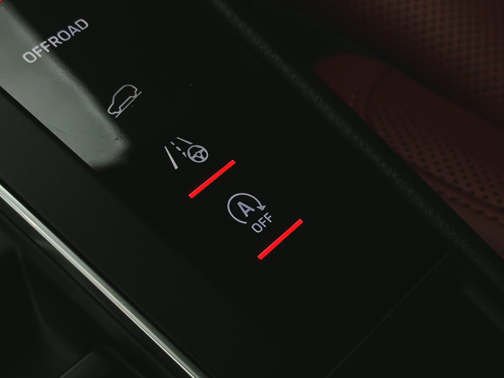 2023 Porsche Macan in Laval, Quebec - 21 - w1024h768px