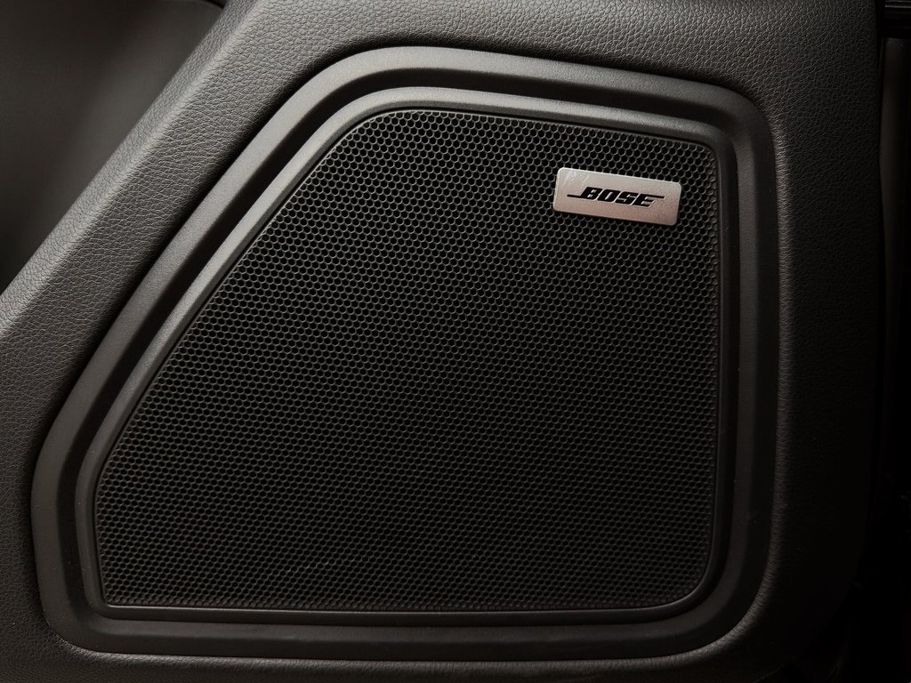 2023 Porsche Macan in Laval, Quebec - 31 - w1024h768px