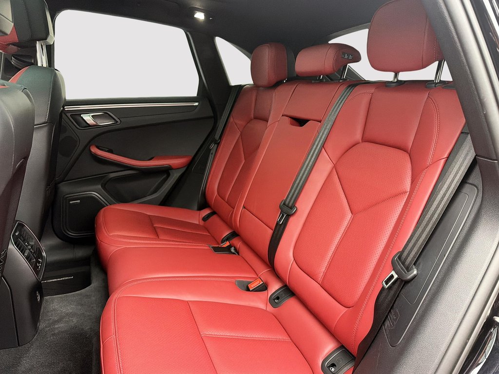 2023 Porsche Macan in Laval, Quebec - 26 - w1024h768px