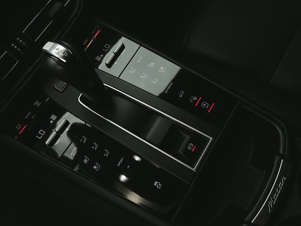 Porsche Macan  2023 à Laval, Québec - 20 - w1024h768px