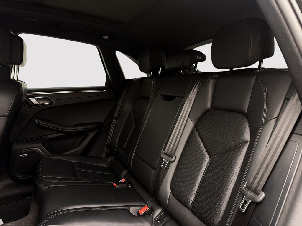 Porsche Macan  2023 à Laval, Québec - 25 - w1024h768px