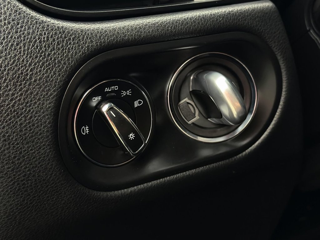 Porsche Macan  2023 à Laval, Québec - 16 - w1024h768px