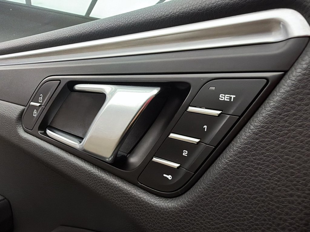 Porsche Macan  2023 à Laval, Québec - 29 - w1024h768px