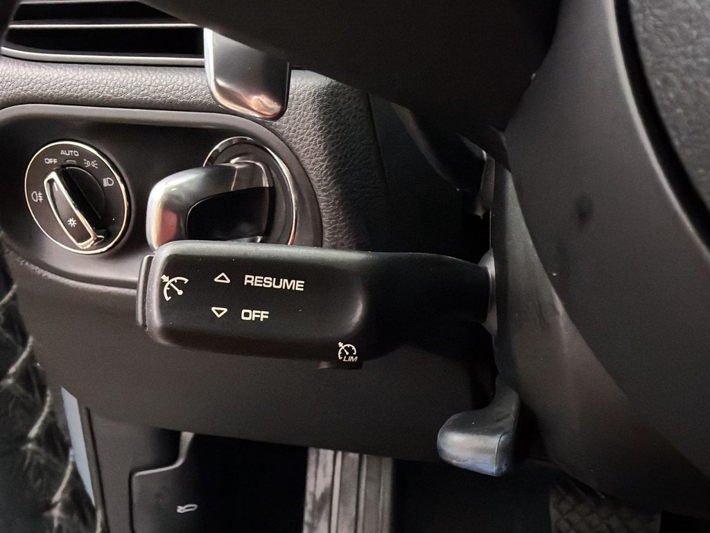 Porsche Macan S 2023 à Laval, Québec - 16 - w1024h768px