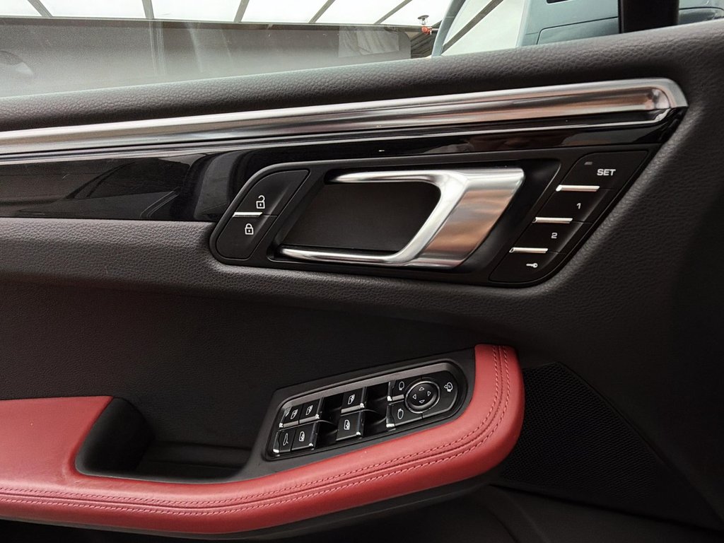 Porsche Macan S 2023 à Laval, Québec - 27 - w1024h768px