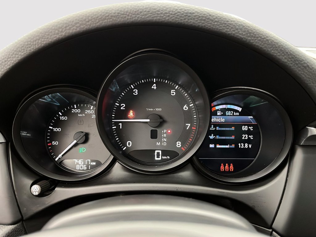 2023 Porsche Macan in Laval, Quebec - 19 - w1024h768px