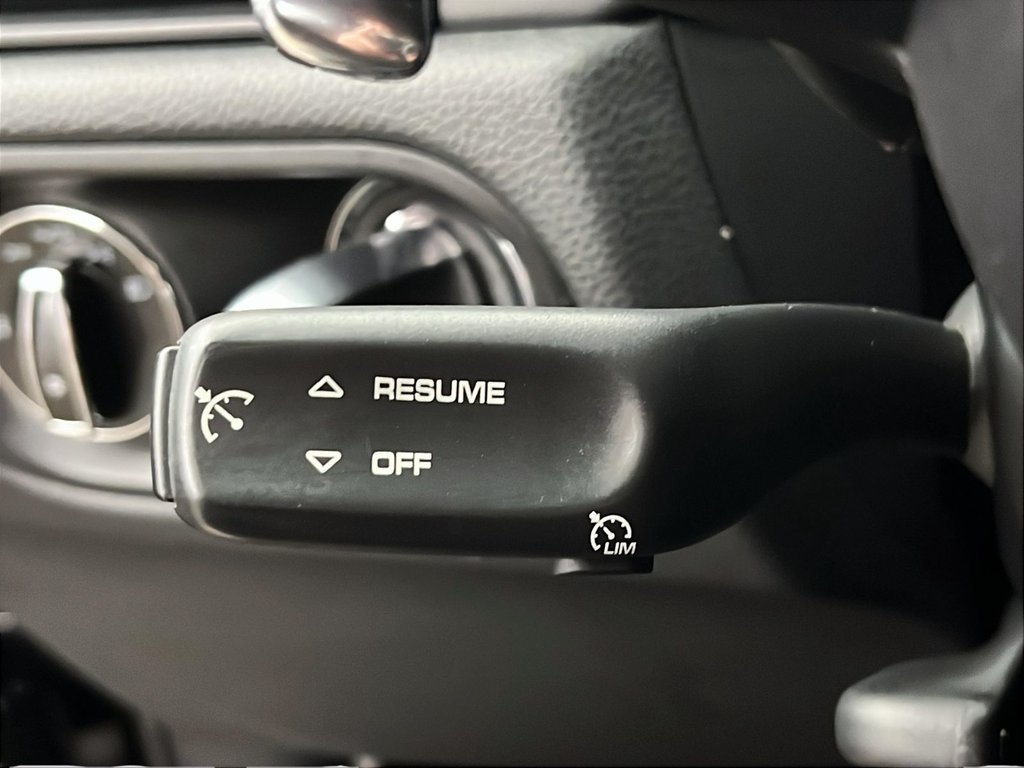 2023 Porsche Macan in Laval, Quebec - 17 - w1024h768px