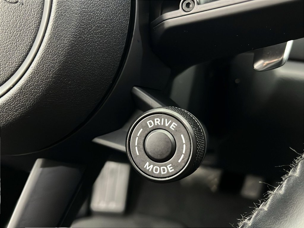 2023 Porsche Macan in Laval, Quebec - 18 - w1024h768px