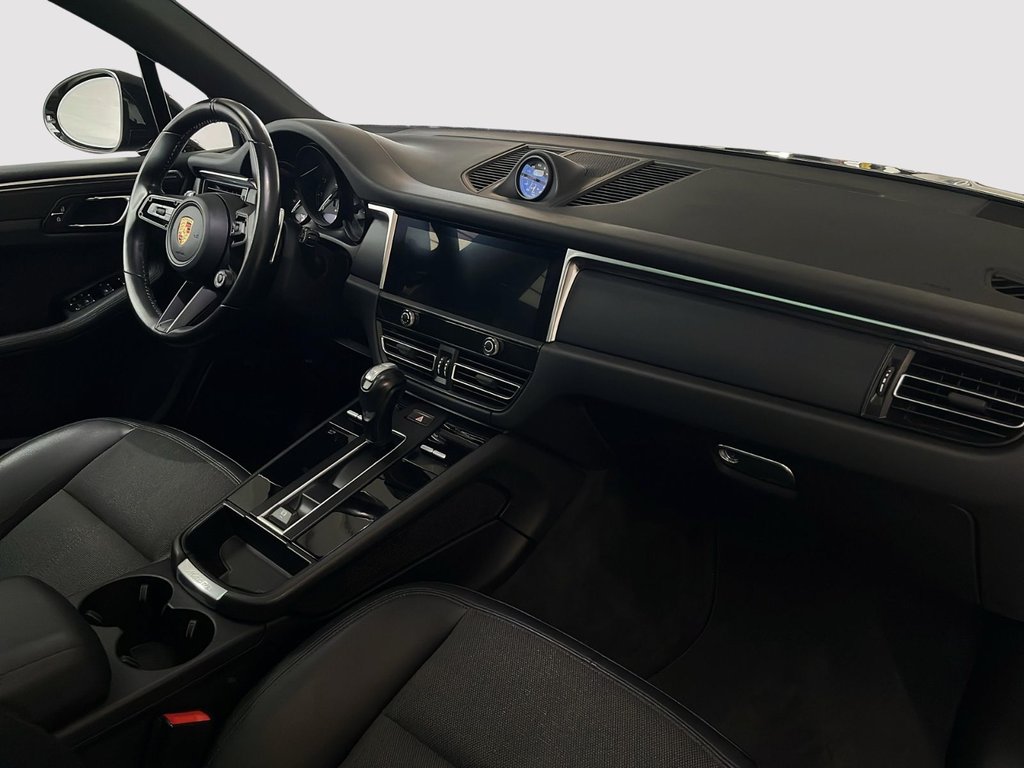 2023 Porsche Macan in Laval, Quebec - 24 - w1024h768px