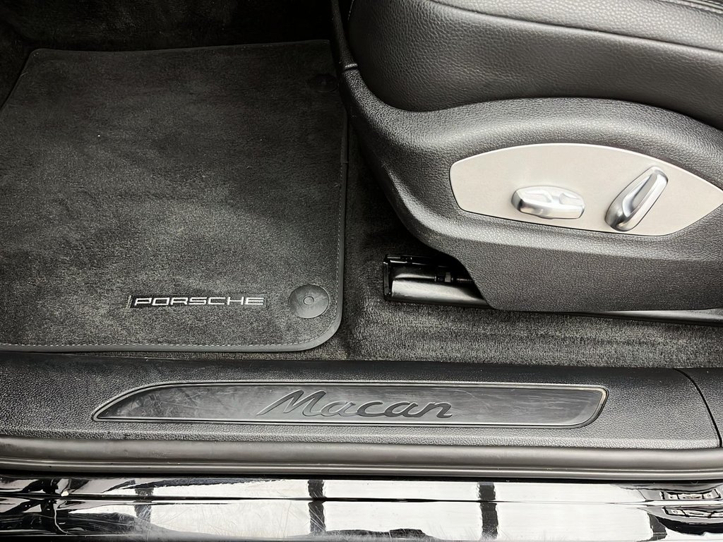 2023 Porsche Macan in Laval, Quebec - 31 - w1024h768px
