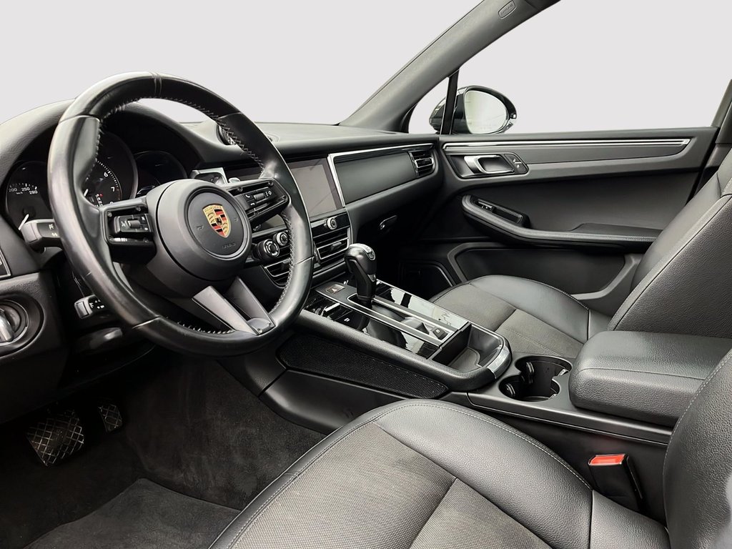2023 Porsche Macan in Laval, Quebec - 12 - w1024h768px