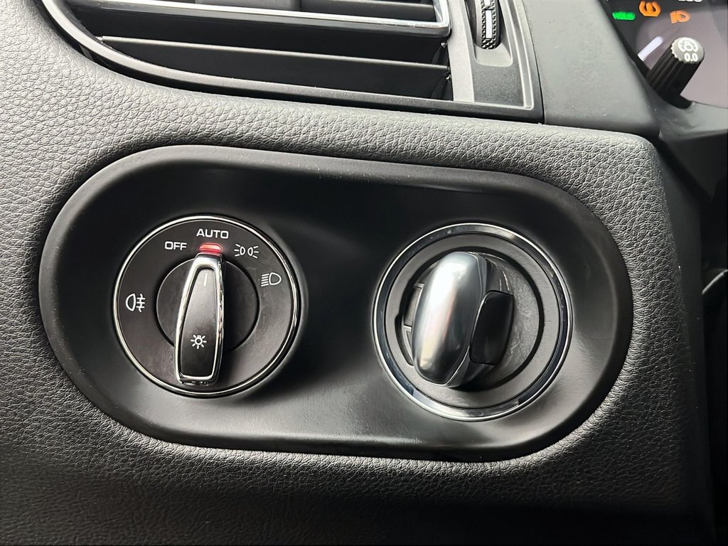 2023 Porsche Macan in Laval, Quebec - 16 - w1024h768px