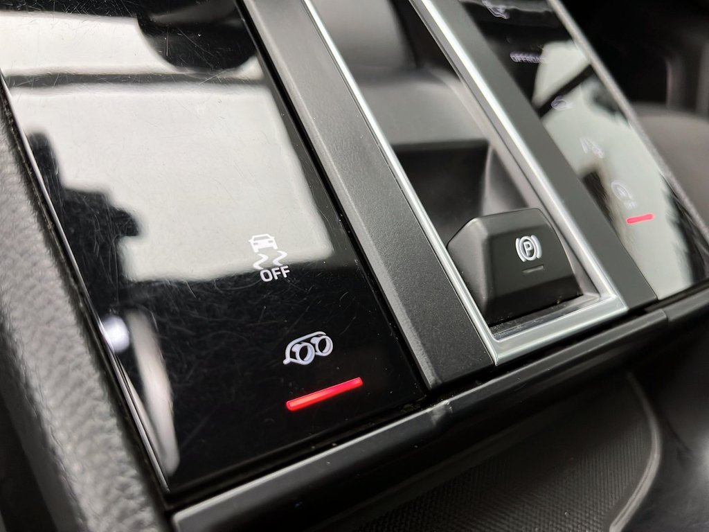2023 Porsche Macan in Laval, Quebec - 23 - w1024h768px