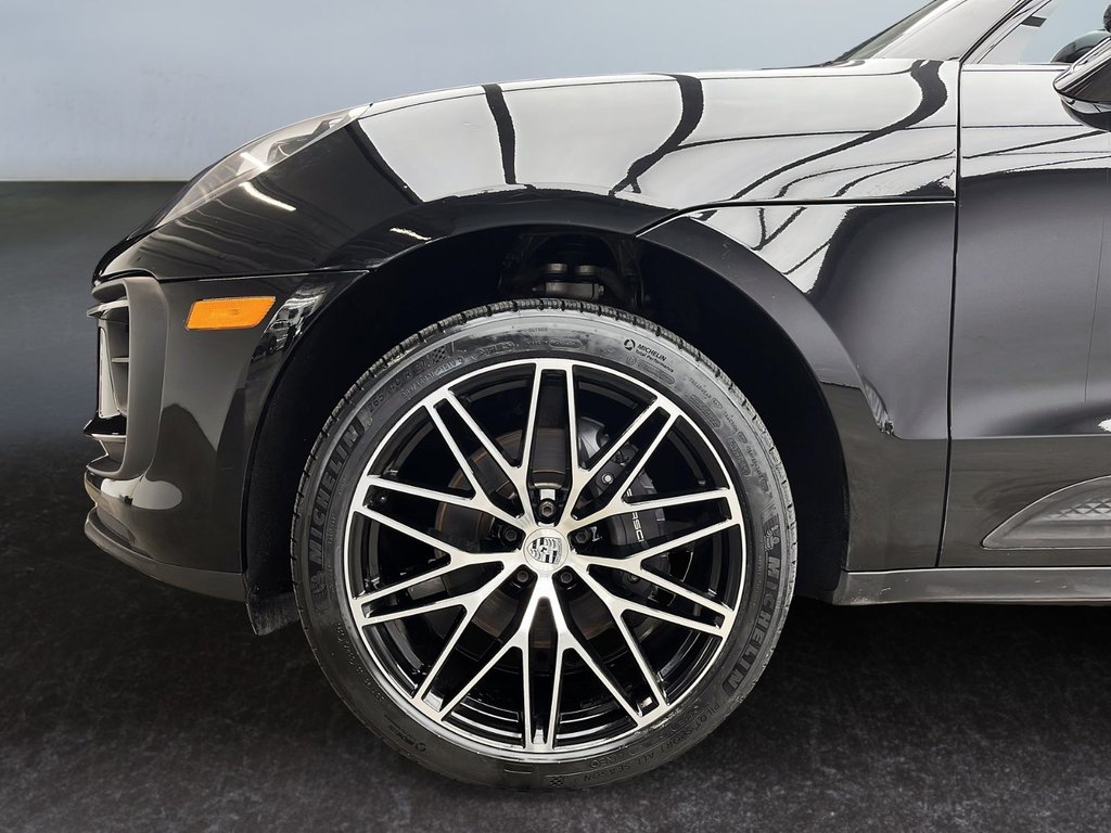 2023 Porsche Macan in Laval, Quebec - 10 - w1024h768px