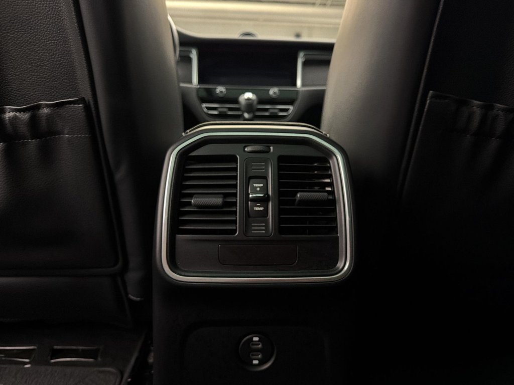 Porsche Macan GTS 2023 à Laval, Québec - 27 - w1024h768px