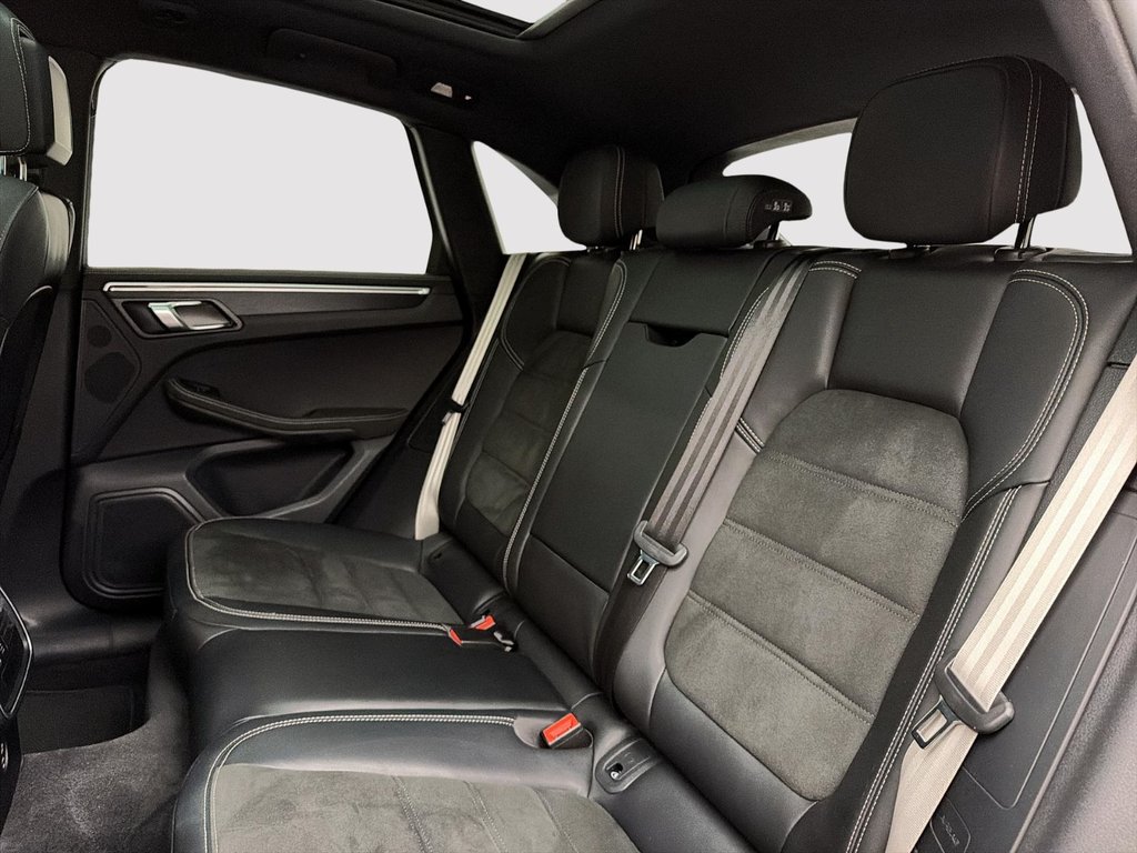 Porsche Macan GTS 2023 à Laval, Québec - 26 - w1024h768px