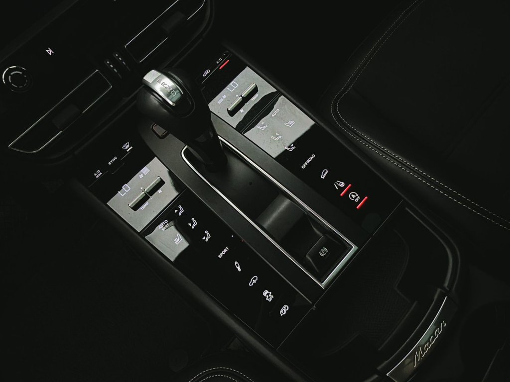 Porsche Macan GTS 2023 à Laval, Québec - 20 - w1024h768px
