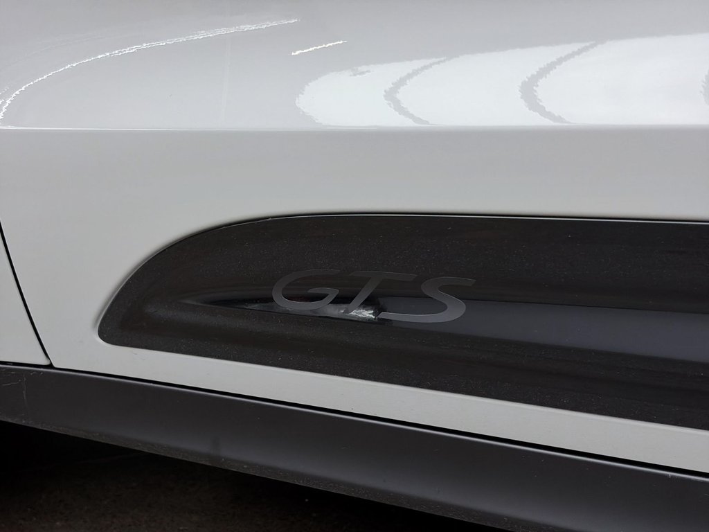 2023 Porsche Macan GTS in Laval, Quebec - 6 - w1024h768px