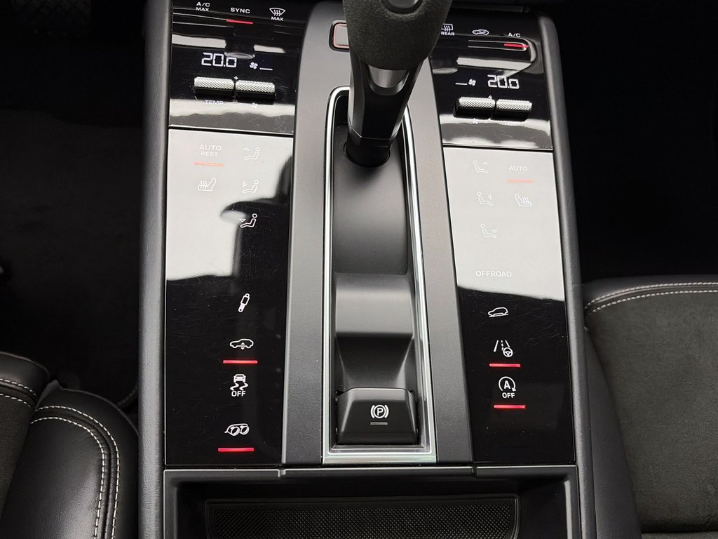 2023 Porsche Macan GTS in Laval, Quebec - 23 - w1024h768px