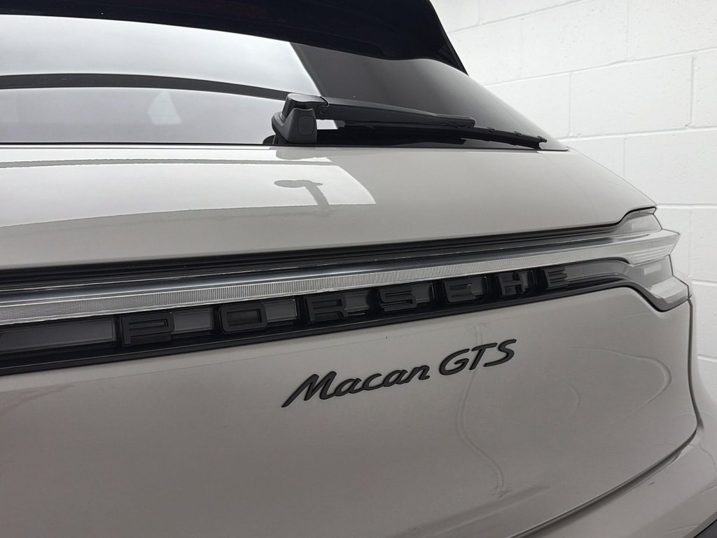 2023 Porsche Macan GTS in Laval, Quebec - 12 - w1024h768px