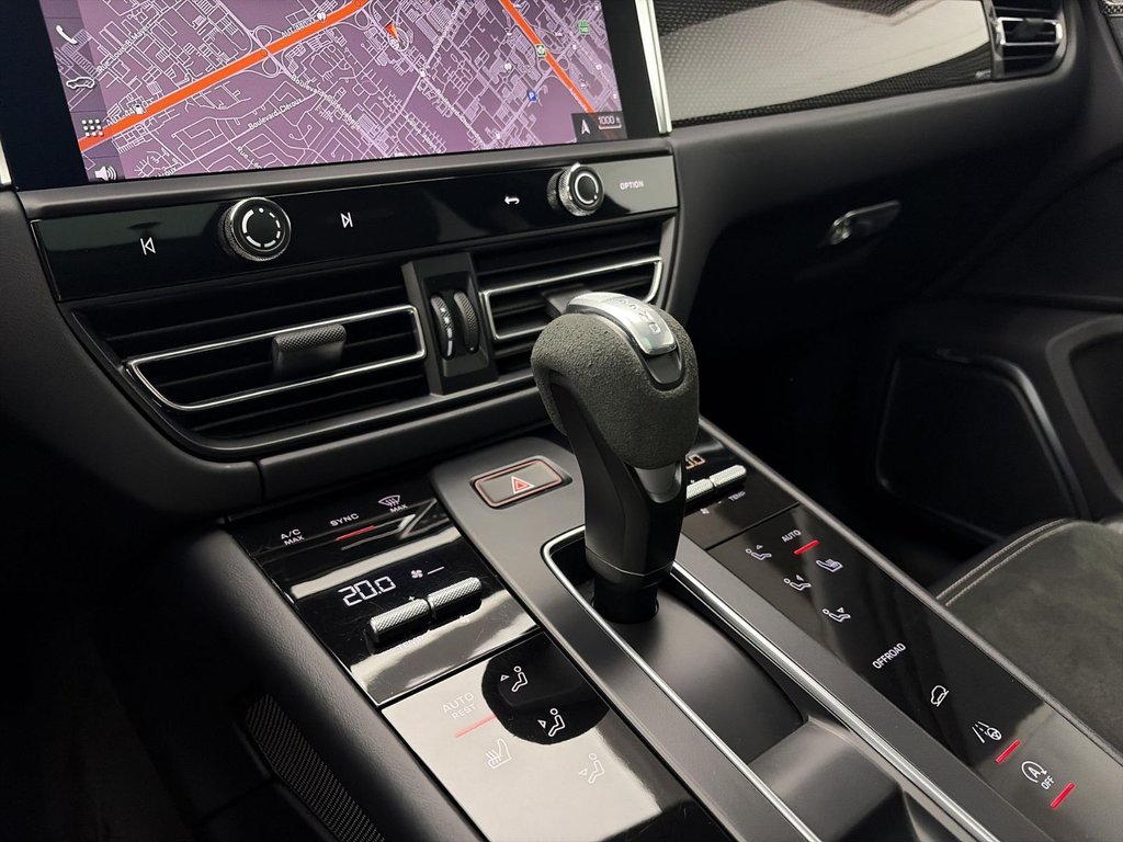 2023 Porsche Macan GTS in Laval, Quebec - 22 - w1024h768px