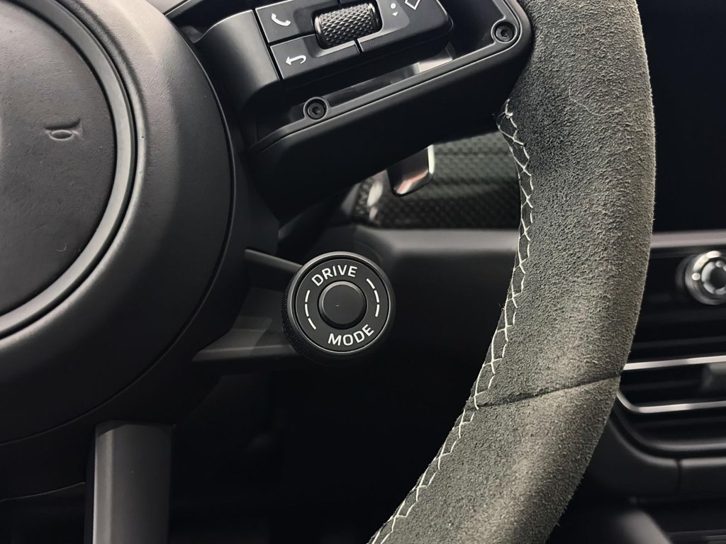 2023 Porsche Macan GTS in Laval, Quebec - 17 - w1024h768px