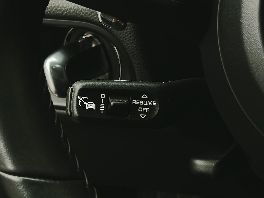 Porsche Macan Premium Package Plus 2024 à Laval, Québec - 21 - w1024h768px