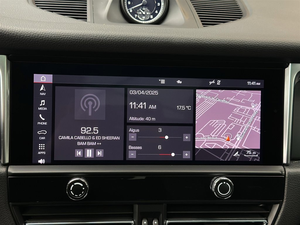 Porsche Macan Premium Package Plus 2024 à Laval, Québec - 24 - w1024h768px
