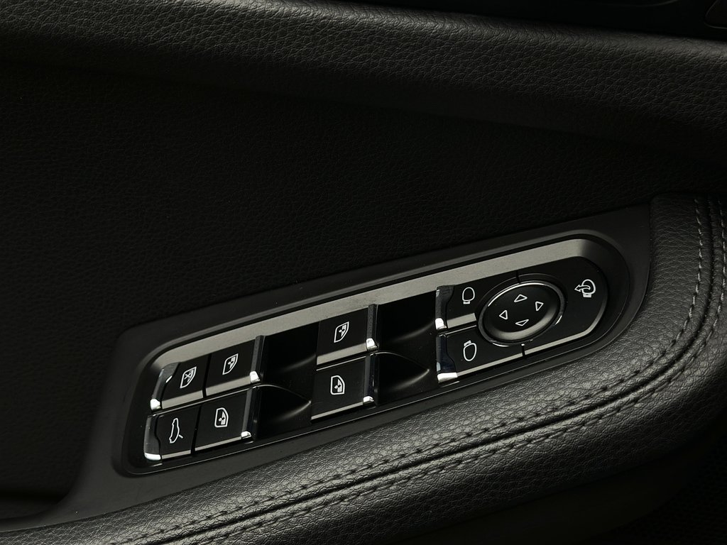 Porsche Macan Premium Package Plus 2024 à Laval, Québec - 31 - w1024h768px