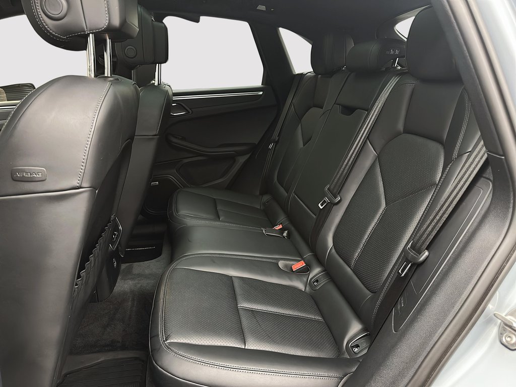 Porsche Macan Premium Package Plus 2024 à Laval, Québec - 26 - w1024h768px