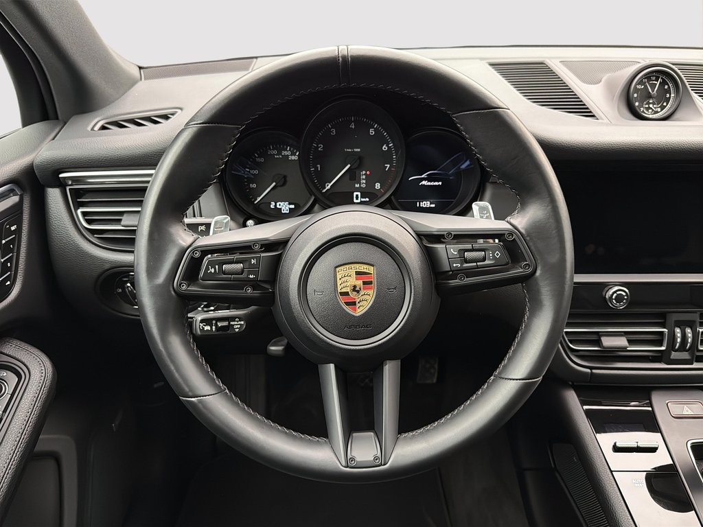 2024 Porsche Macan Premium Package Plus in Laval, Quebec - 17 - w1024h768px