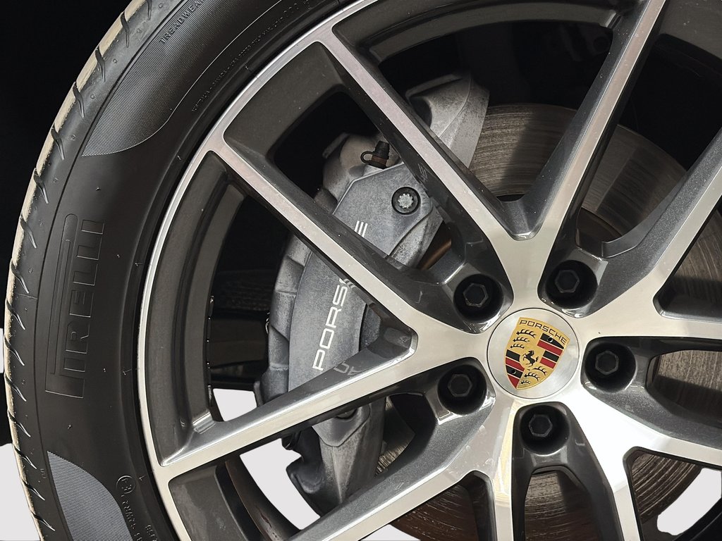 2024 Porsche Macan Premium Package Plus in Laval, Quebec - 10 - w1024h768px