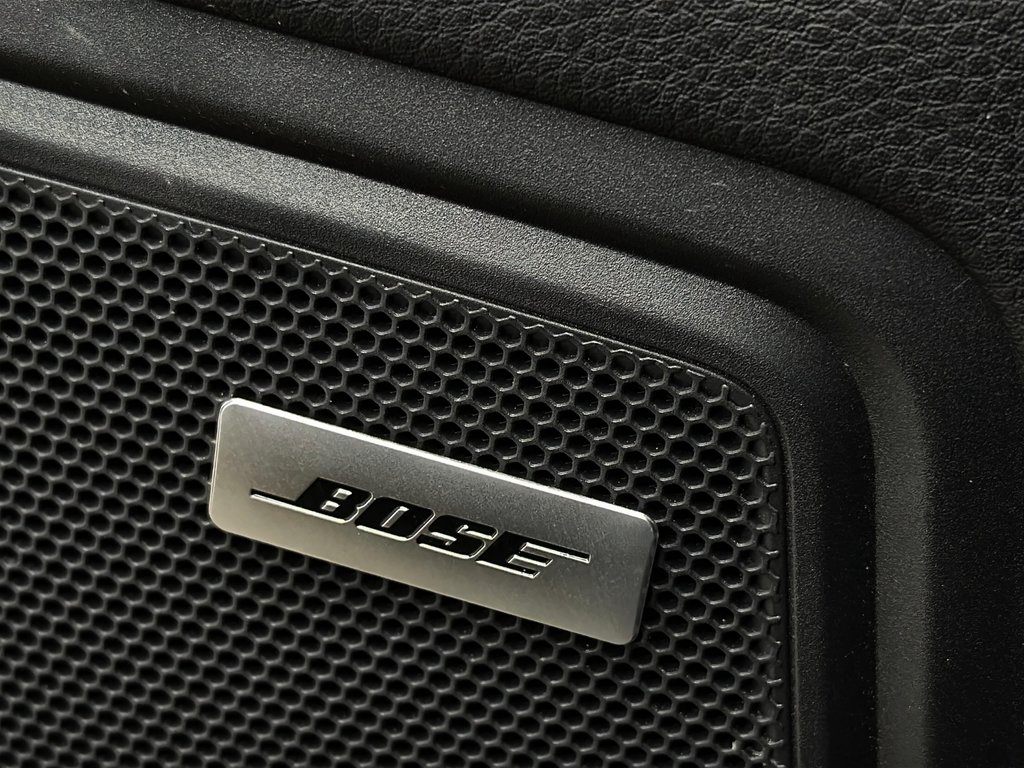 2024 Porsche Macan Premium Package Plus in Laval, Quebec - 27 - w1024h768px