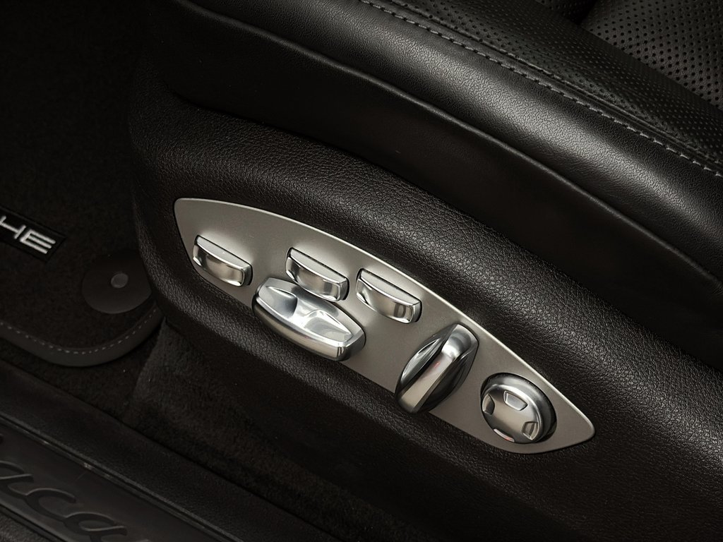 2024 Porsche Macan Premium Package Plus in Laval, Quebec - 28 - w1024h768px