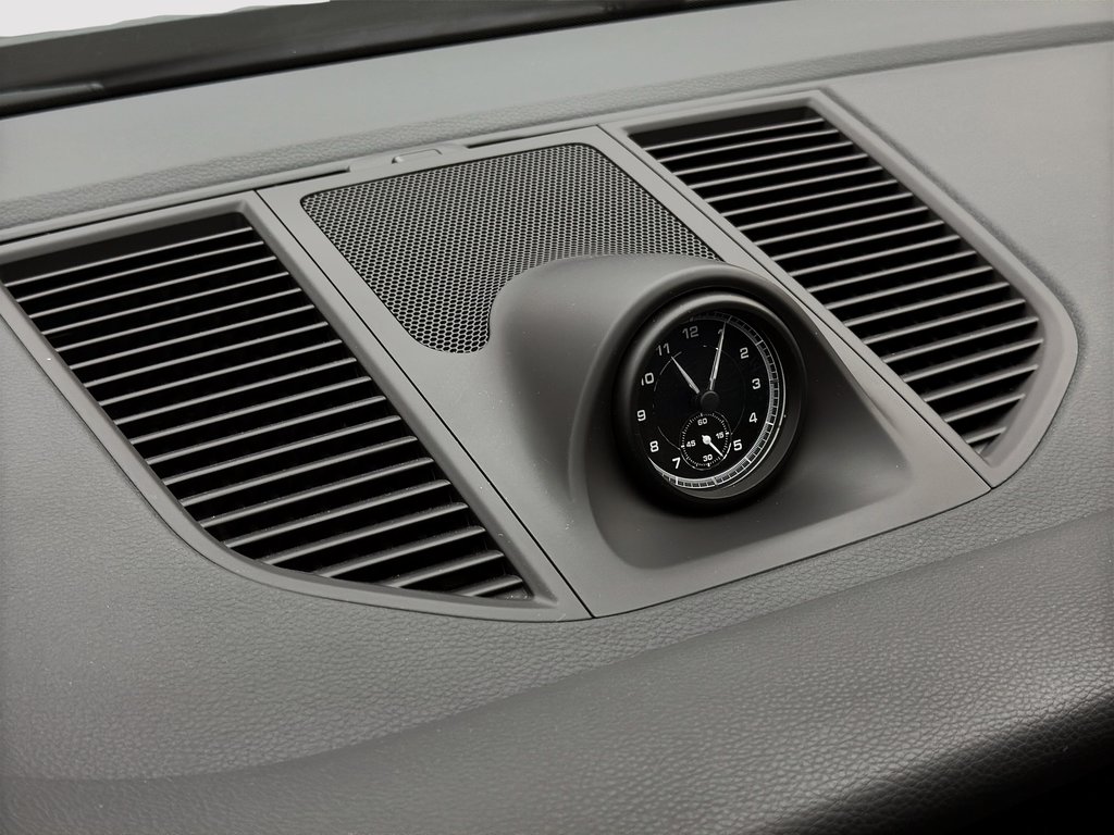 2024 Porsche Macan Premium Package Plus in Laval, Quebec - 32 - w1024h768px