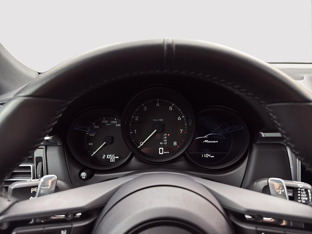 2024 Porsche Macan Premium Package Plus in Laval, Quebec - 18 - w1024h768px
