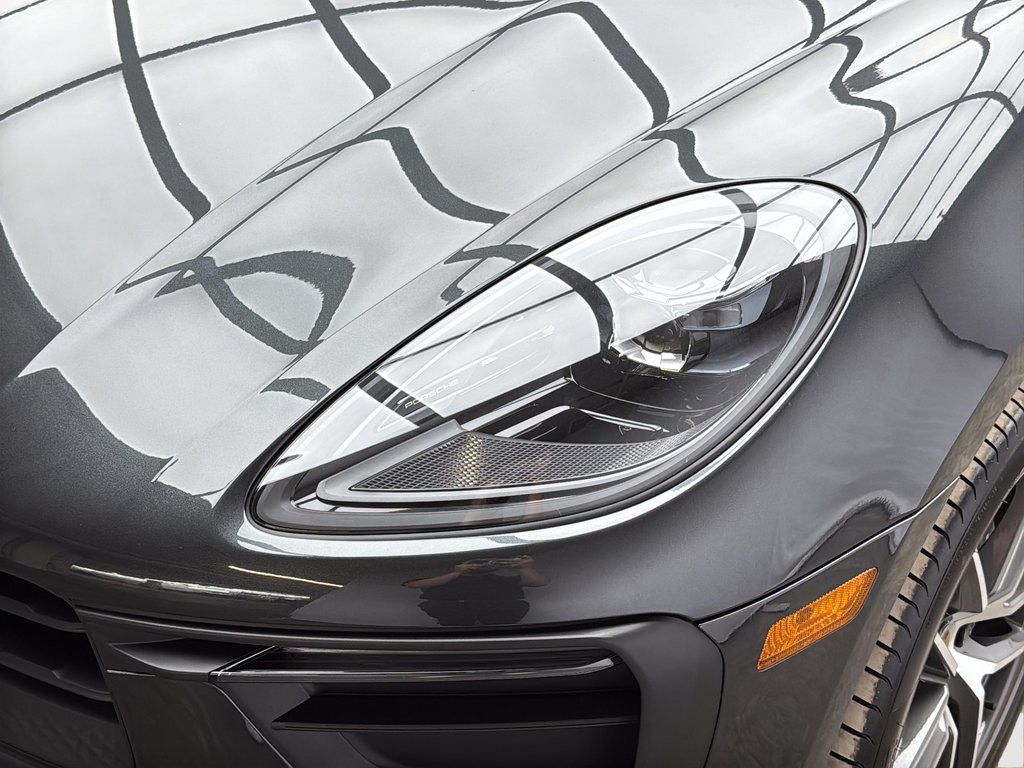 2024 Porsche Macan Premium Package Plus in Laval, Quebec - 11 - w1024h768px