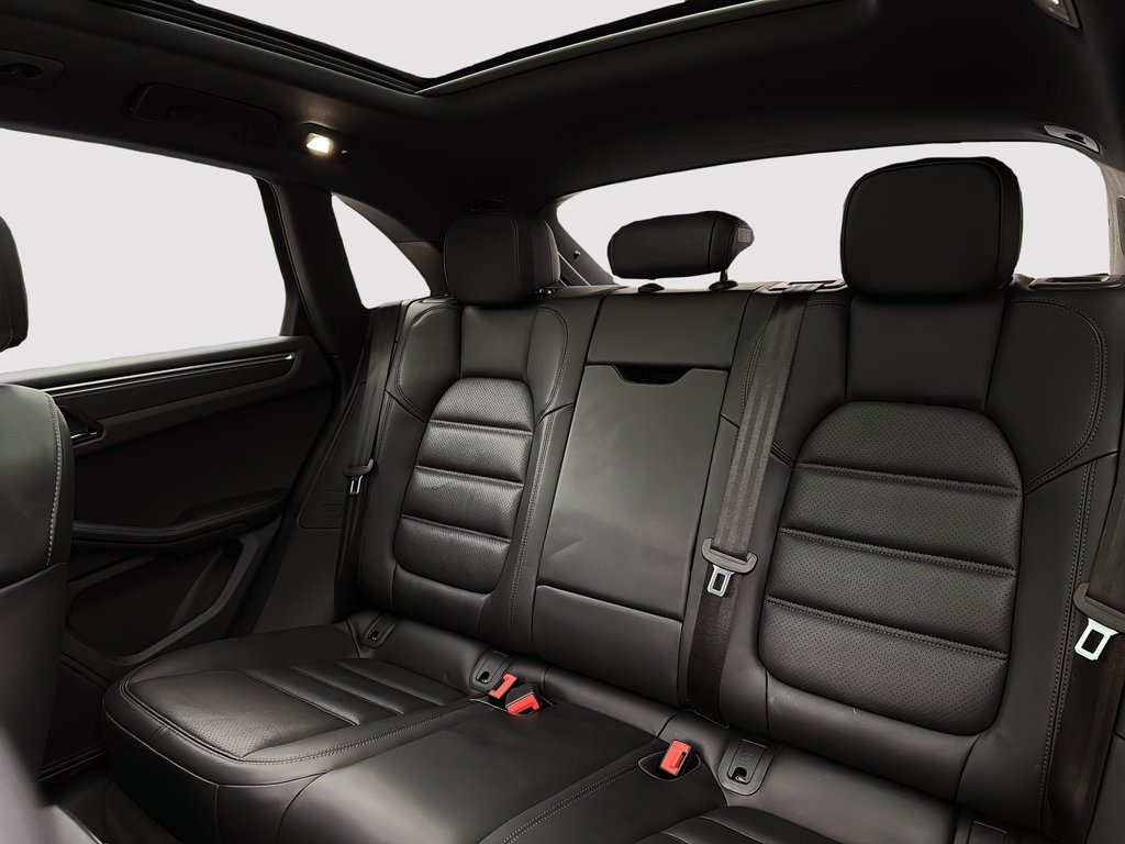 2024 Porsche Macan Premium Package Plus in Laval, Quebec - 22 - w1024h768px
