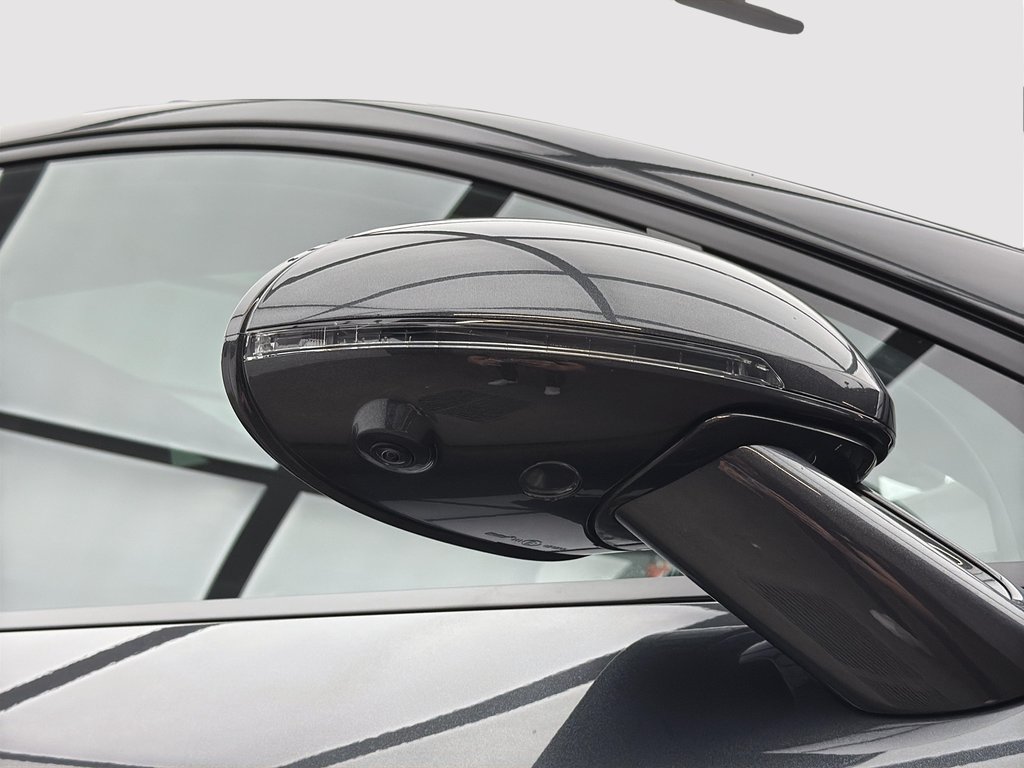2024 Porsche Macan Premium Package Plus in Laval, Quebec - 13 - w1024h768px