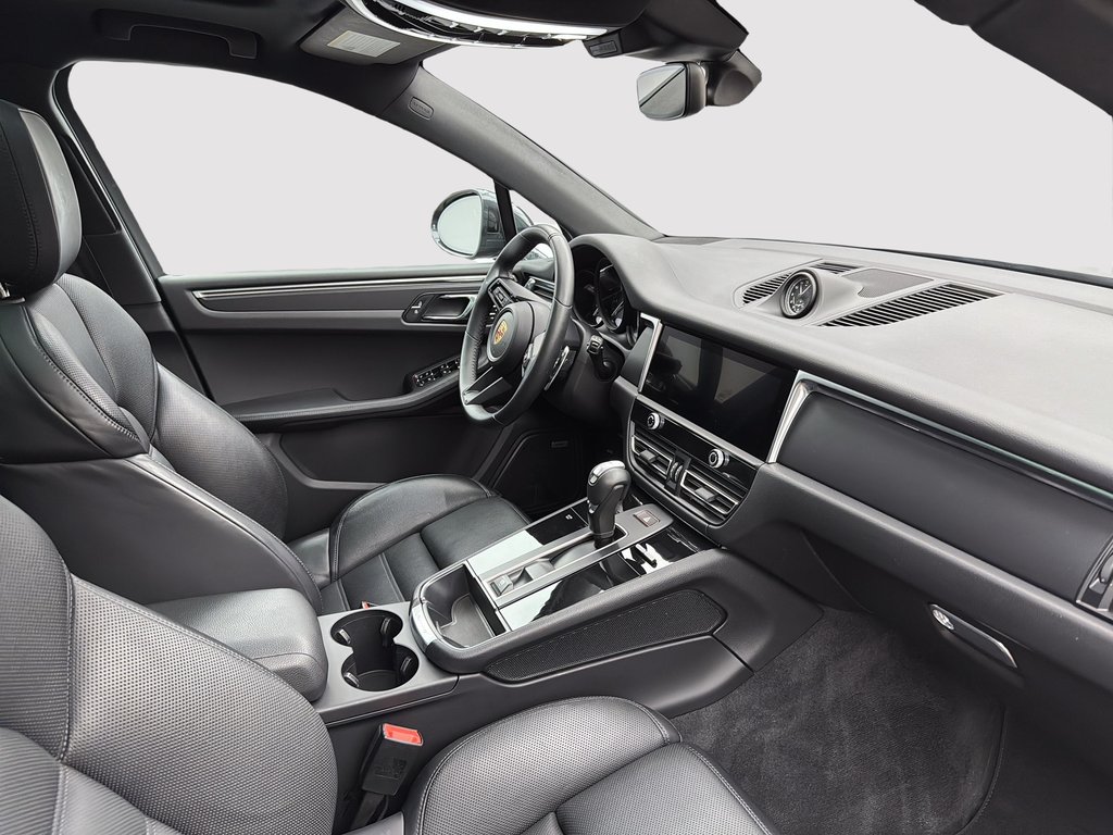 2024 Porsche Macan Premium Package Plus in Laval, Quebec - 23 - w1024h768px