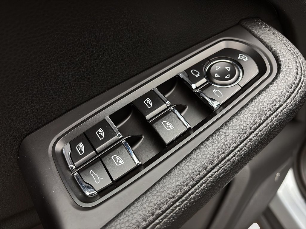 Porsche Macan S  V6 Premium Package Plus 2024 à Laval, Québec - 30 - w1024h768px