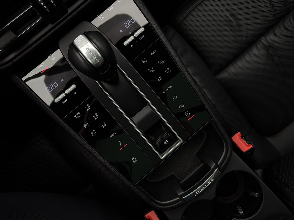 2024 Porsche Macan S V6 Premium Package Plus in Laval, Quebec - 32 - w1024h768px
