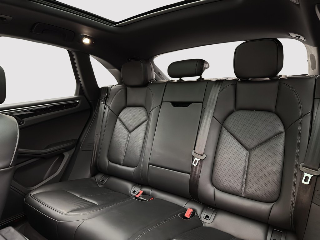 2024 Porsche Macan S V6 Premium Package Plus in Laval, Quebec - 22 - w1024h768px