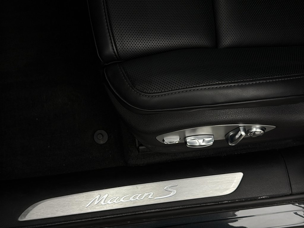 2024 Porsche Macan S V6 Premium Package Plus in Laval, Quebec - 26 - w1024h768px