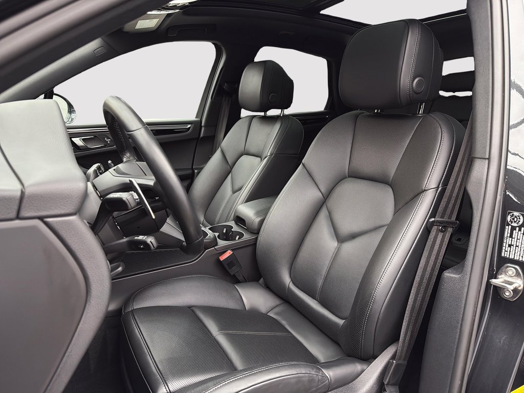 2024 Porsche Macan S V6 Premium Package Plus in Laval, Quebec - 16 - w1024h768px