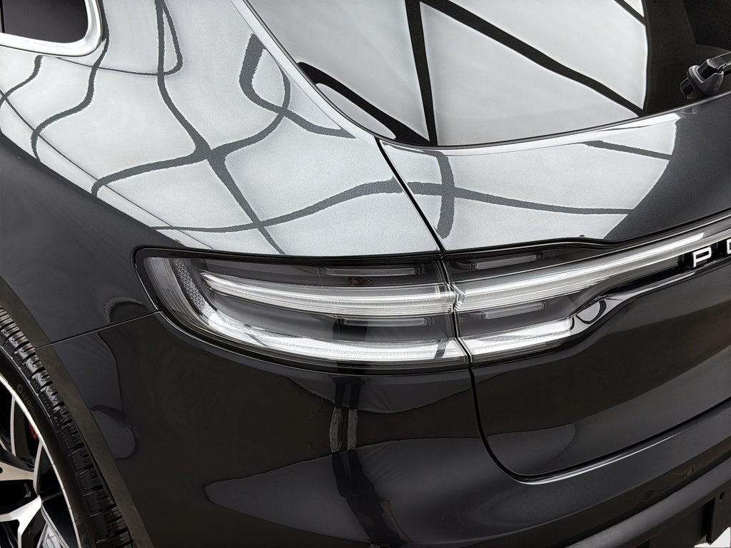 2024 Porsche Macan S V6 Premium Package Plus in Laval, Quebec - 12 - w1024h768px